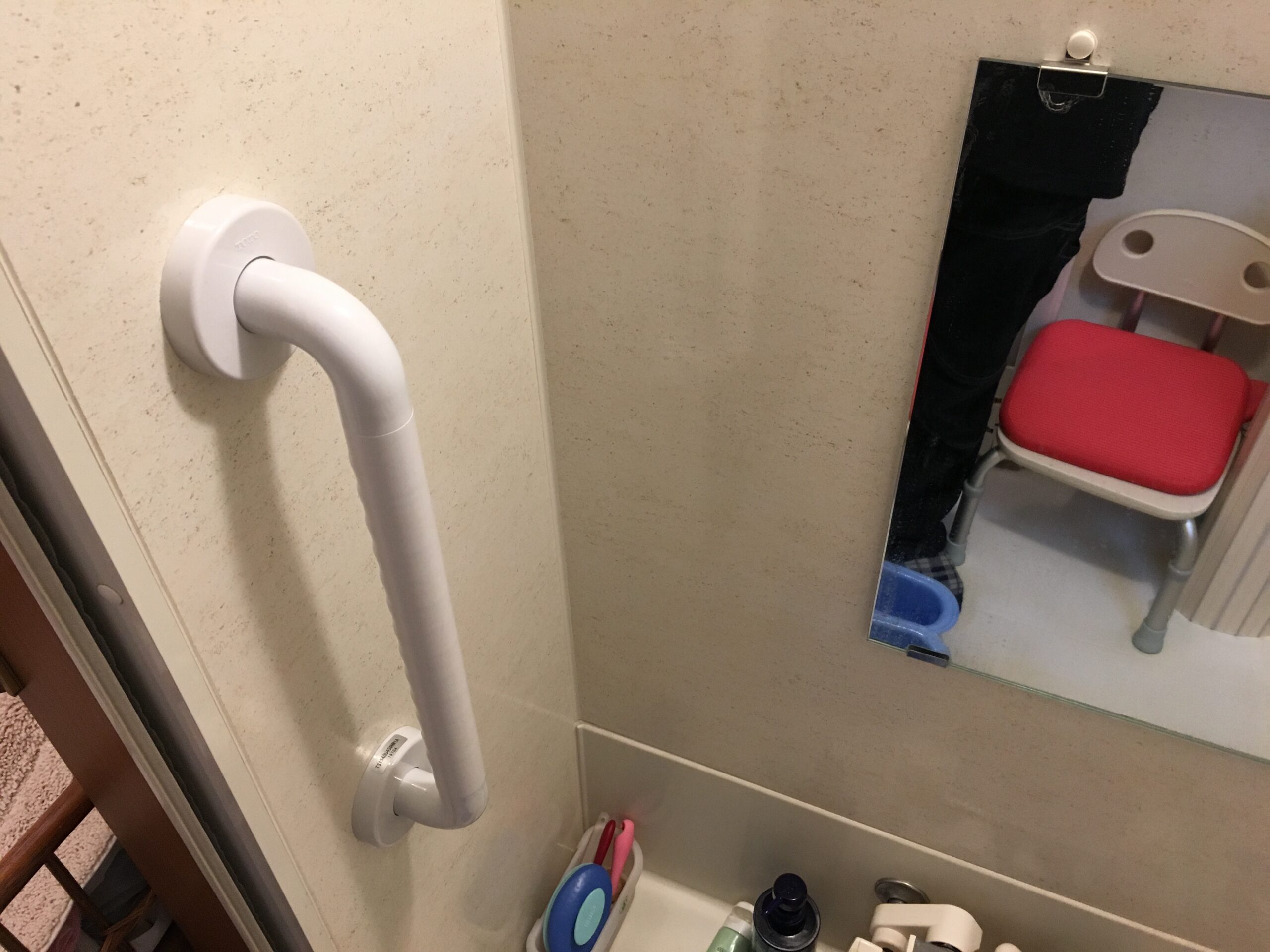 千葉県市川市の浴室に樹脂製手すりを取り付けました