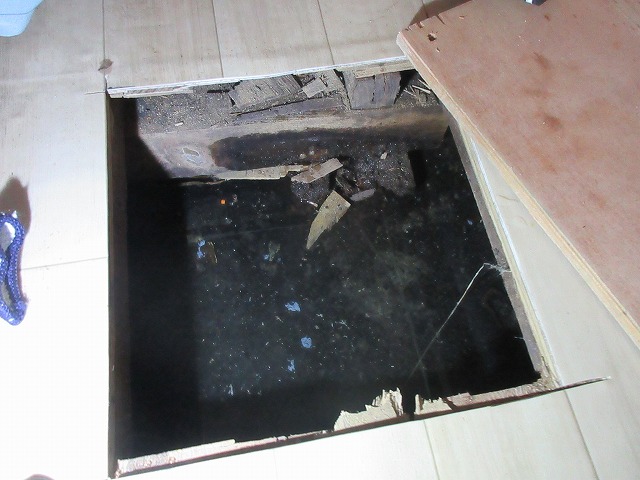 千葉県市川市アパートの床下水漏れ調査