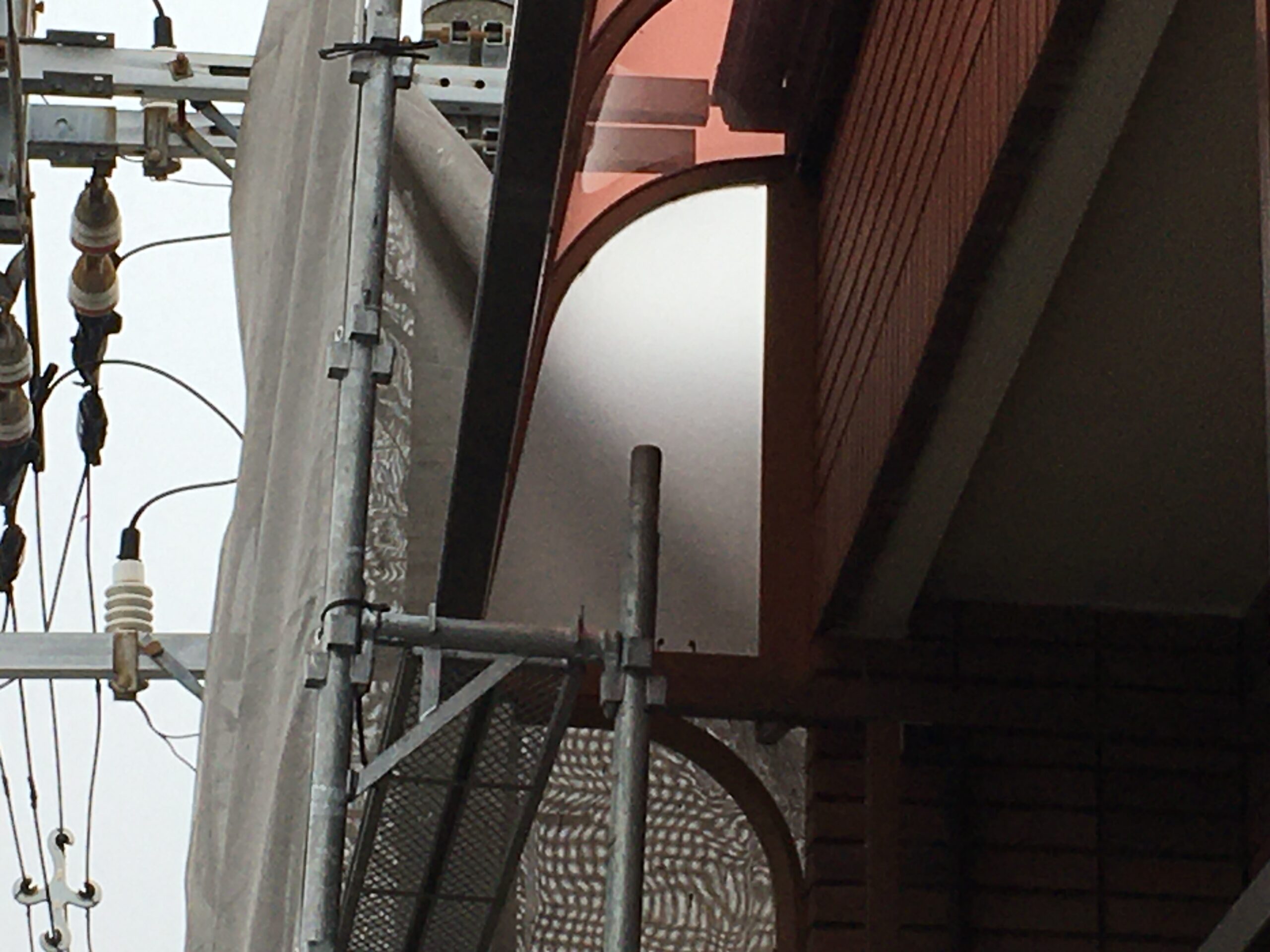 千葉県市川市の雨除け屋根側面のパネルを張替えさせていただきました