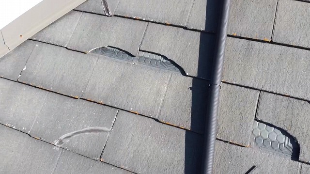 千葉県市川市の屋根上点検で酷い瓦の劣化を発見