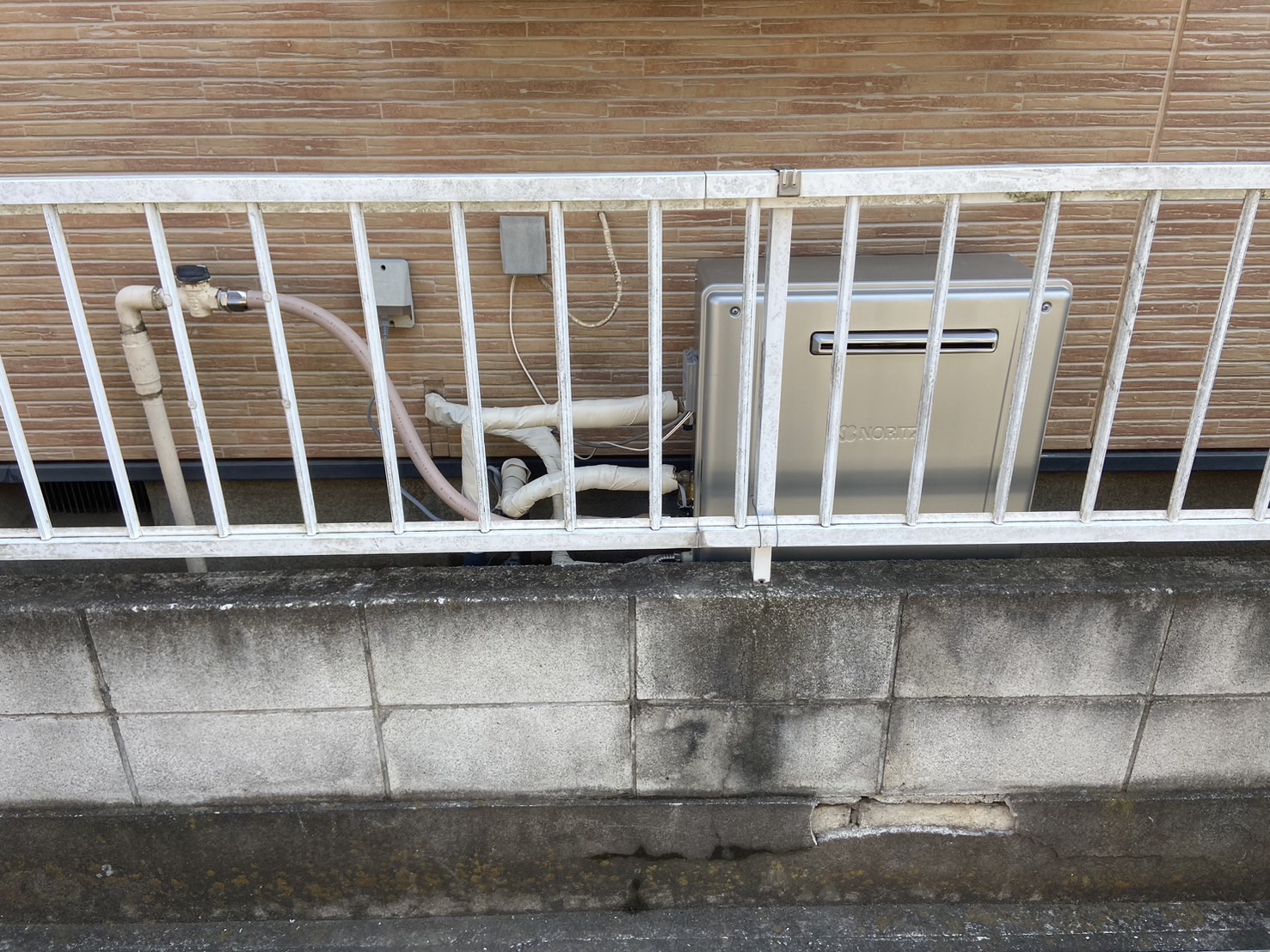 千葉市花見川区でネット購入の据え置き型給湯器の取り付け工事のみ