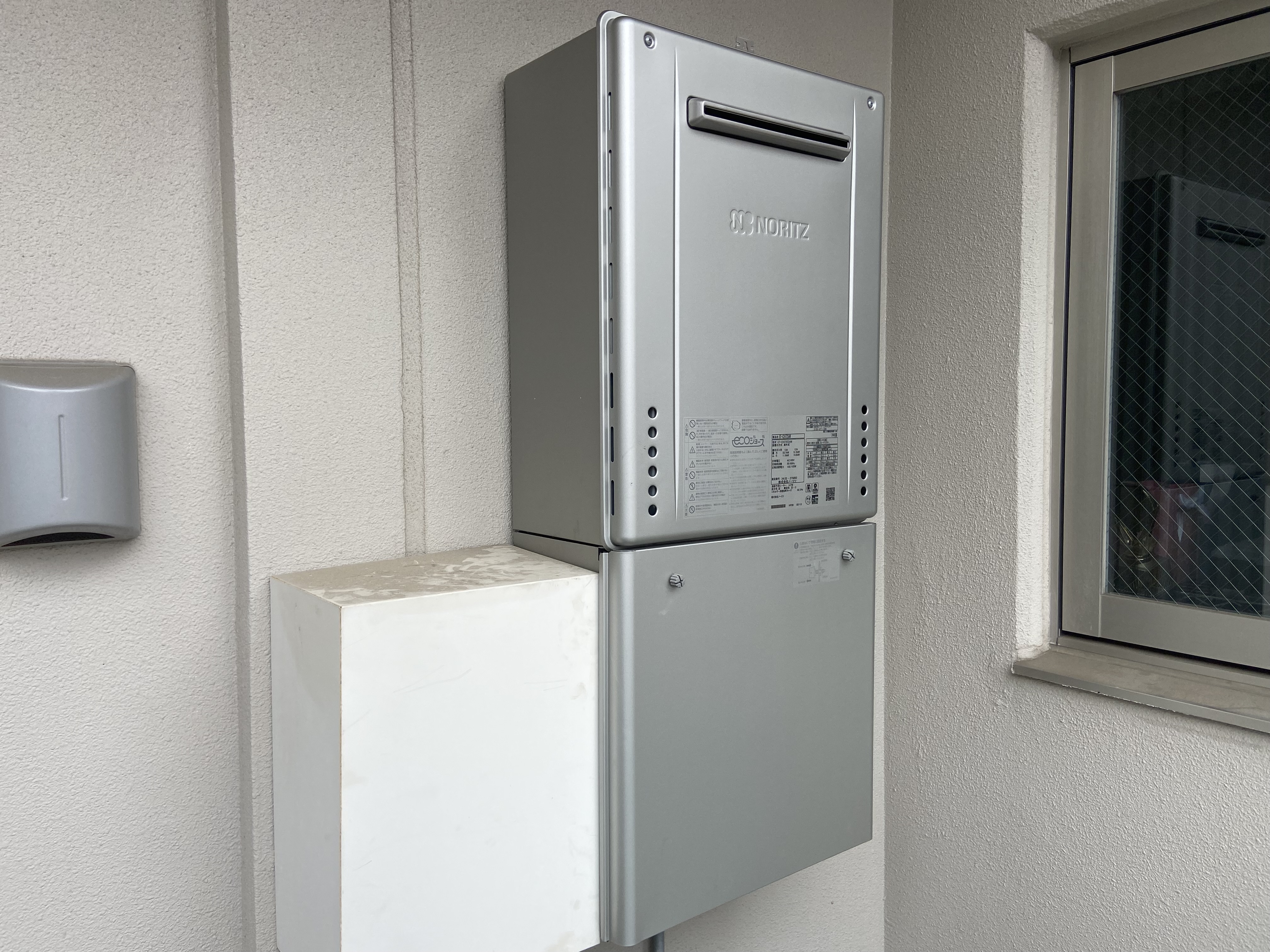 江戸川区マンションで壁掛け式給湯器の取り付け工事のみ